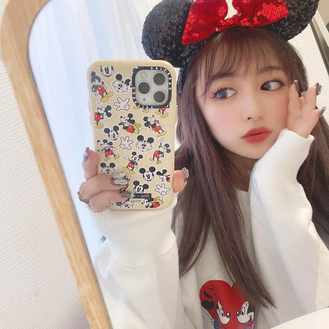 ひなたろす（佐原ひなた）さんのインスタグラム写真 - (ひなたろす（佐原ひなた）Instagram)「Disney x CASETiFY 🏰  ３月１8日に販売されるミッキースマホケース🧸💞  一足先にいただいちゃいました🐾嬉しい〜、、  可愛いすぎるし色んなミッキーがいて 愛おしい、きゅん🏰💞  @CASETiFY_jp @Disney   #DisneyxCASETiFY  #CASETiFY #スマホケース #おうちカフェ #おうち時間 #スマホ #スマホ撮影 #iphoneケース #ディズニー #ディズニーグッズ #ディズニーランド #ディズニーストア #マウジー #moussy #ディズニーコラボ #ディズニーカチューシャ　#スパンコールカチューシャ #韓国インテリア #インテリア #夢の国」3月10日 15時58分 - saharahinata