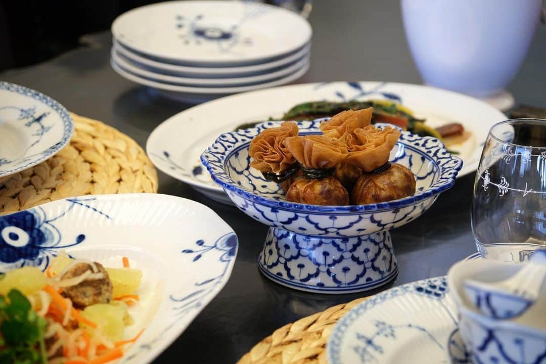 奥田順子さんのインスタグラム写真 - (奥田順子Instagram)「@nawakowako の作るタイ料理🍴 ニラで巻いた春巻きが可愛すぎ‼︎ どれも美味しすぎでした。ごちそうさまでした♪ #ホームパーティー#タイ料理#おもてなし料理」3月10日 15時59分 - okuda_junko