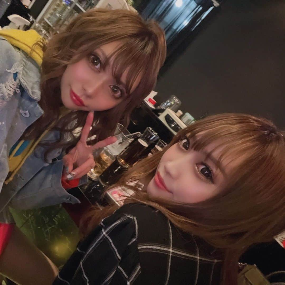 ゆうかのインスタグラム：「りなと久しぶりに飲みに行った( •́ .̫ •̀ )🧡 #東京#新宿#歌舞伎町#キャバクラ#アジアンクラブ#アジアン#キャバ嬢#オレンジテラス#オレテラ」