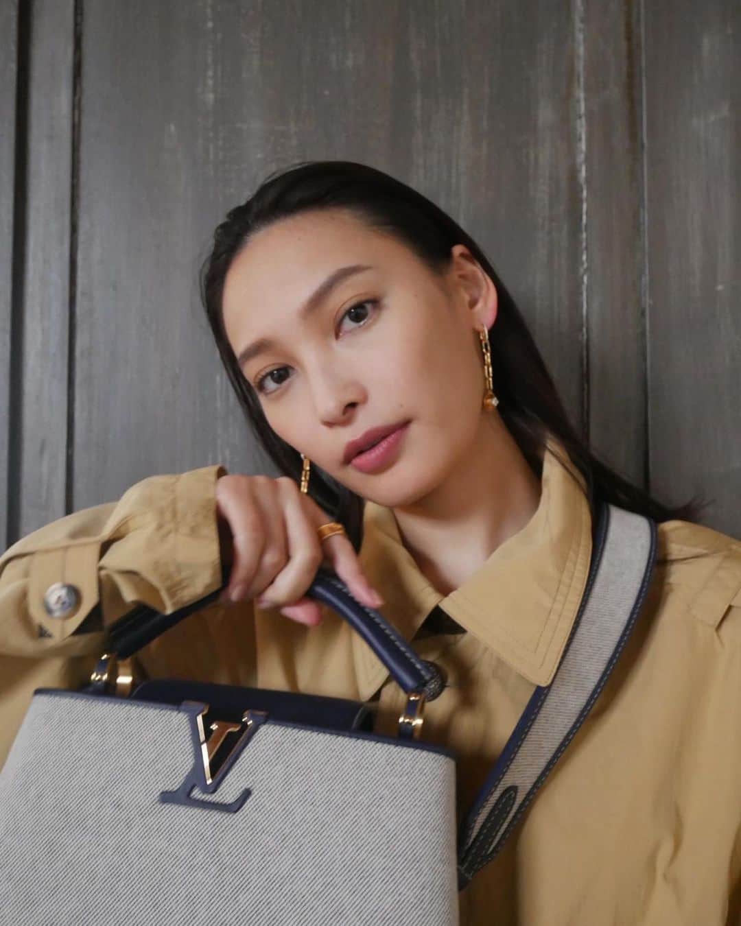 のインスタグラム：「今月号の @precious.jp  では、 #louisvuitton  の新作ワードローブをご紹介しています！  そして、パリコレも今日で最終日。 @louisvuitton  は10:00PM(日本時間) から🍀  Fall Winter 2021 Collection #LVFW21」