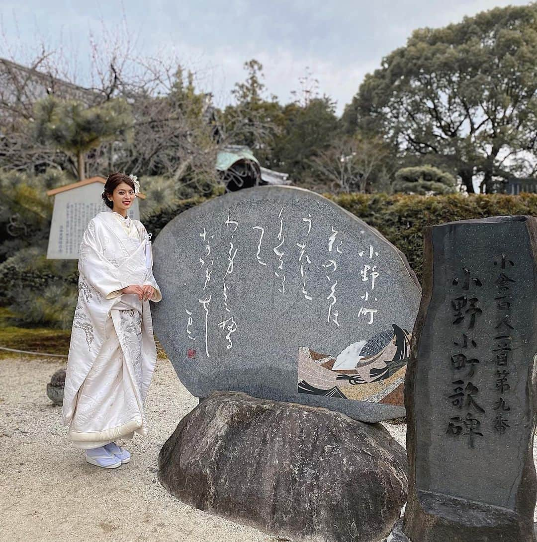 東野佑美さんのインスタグラム写真 - (東野佑美Instagram)「﻿ 百人一首の中で特に好きな歌のひとつ🌸﻿ ﻿ 人生は意外と短いから後悔を残さないように﻿ くよくよしている時間があったら﻿ 少しずつでも前に進もうっと思わせてくれる。🤍﻿ ﻿ ﻿ #百人一首 #小野小町 #小野小町ゆかりのお寺 #随心院 #白無垢」3月10日 17時09分 - yumi.higashino