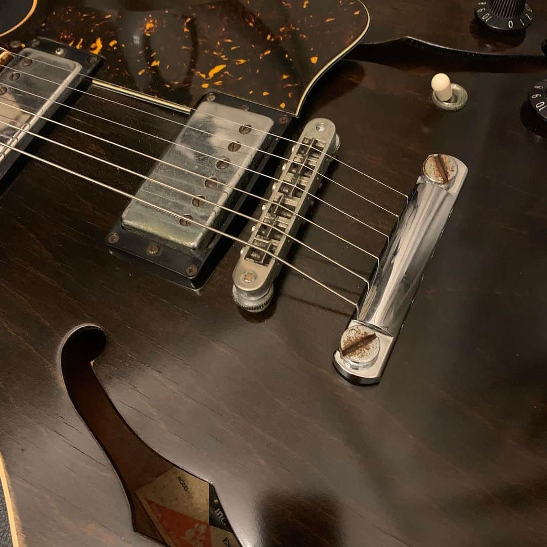 白井眞輝さんのインスタグラム写真 - (白井眞輝Instagram)「YouTubeアップしました。 昨日に引き続きギターをスタジオから持って帰ってきたシリーズです。  #Gibson #ES-335」3月11日 2時48分 - masakishirai_alexandros