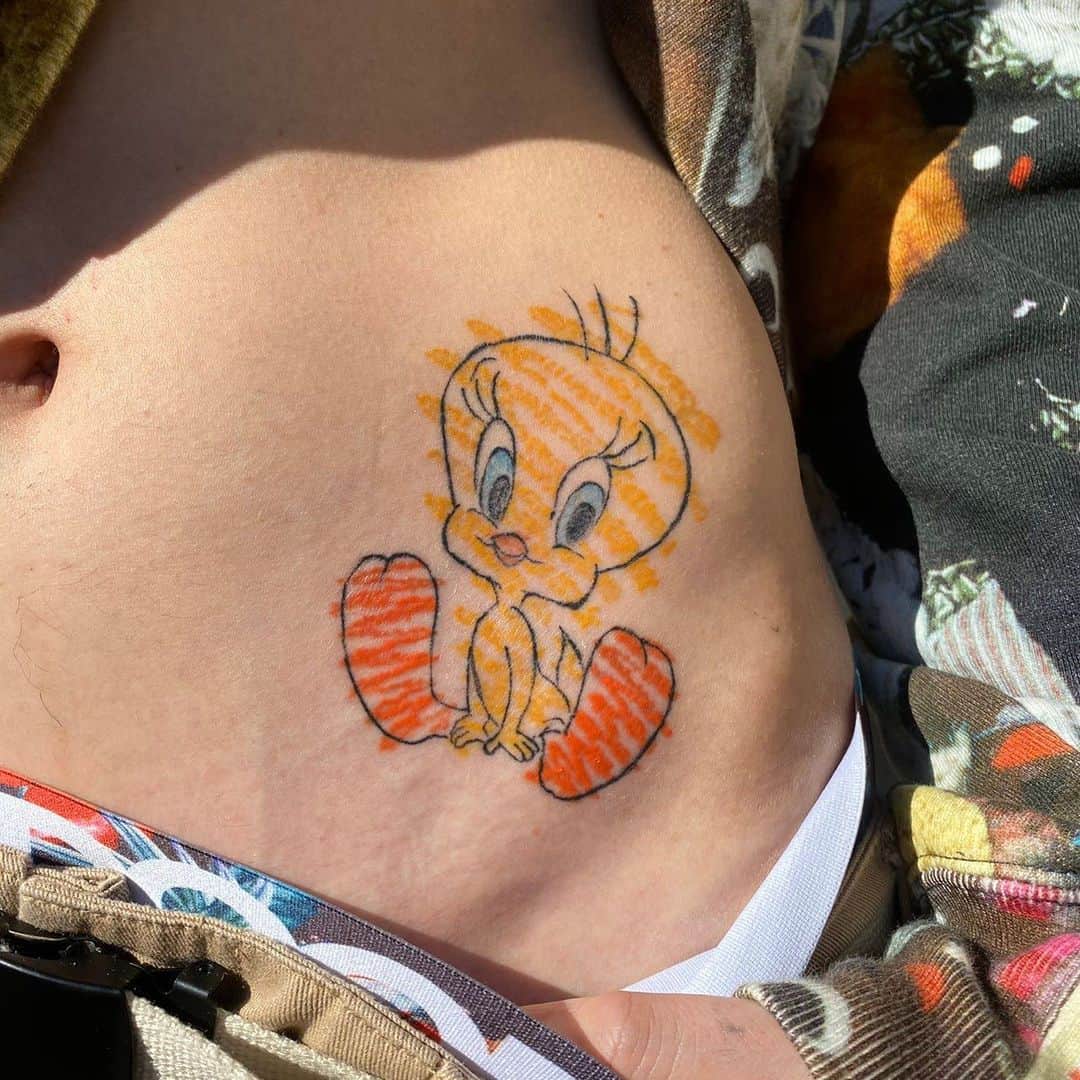 彫師美漸のインスタグラム：「Tattoo by @dk_tattoo_omn Bizenartに所属するプロの彫師DKの作品🙏 ・ クレヨン風、手描き風タッチのタトゥーを得意とする韓国彫師👍✨ (＊日本語ペラペラですっ🙆‍♂️) ・ 1〜10枚 作品写真📸👍 ・ 3月から予約受付中👏✨ ・ ・ #彫師DK #彫師ディーケー　#刺青 #彫師 #美漸 #彫師美漸 #海老名 #中目黒 #タトゥー #東京タトゥー #tokyo #tattoo #art #fashion #bizenart #bizen #문신　#Bizentattoo  #tattooer #tattooist #tattooartist #tattooart #tattooshop #japanesetattoo」