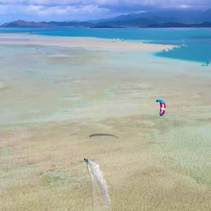 maikoのインスタグラム：「控えめに言って、. 言葉には表せられなぃ🥰🥰🥰. . . #kitesurfing #絶景 #爆風ライド」