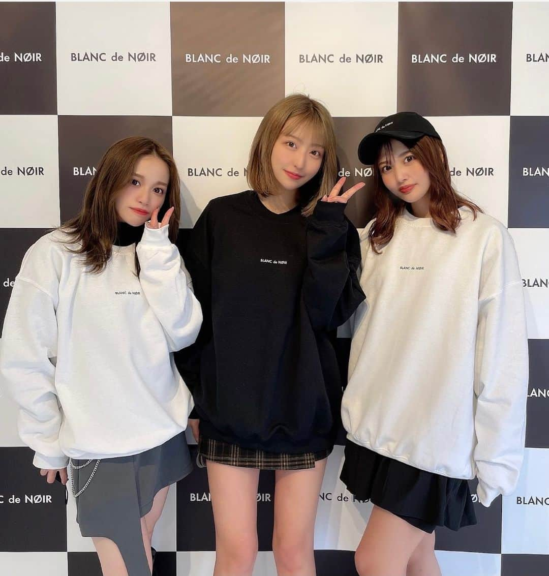 田尻あやめのインスタグラム：「ファッション×ボランティア ユニセックスブランド 『BLANC de NØIR』の展示会に行ってきたよん♪  マミとサナと3人でパーカーお揃いにしたの🐥  「ファッション×ボランティアブランドで 購入したら支援先が選べるみたいで 【支援先】 ①ひとり親支援 ②動物愛護支援 ③難病児支援 あやめは2を選んだよ🐶💓   #BLANCdeNØIR  #ブランドノワール」