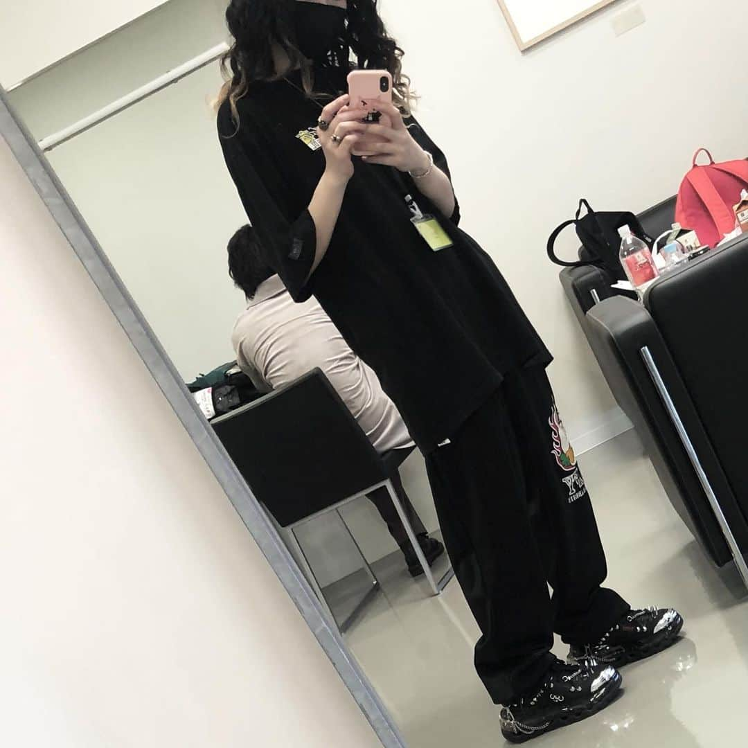 わかざえもん（コロナナモレモモ）さんのインスタグラム写真 - (わかざえもん（コロナナモレモモ）Instagram)「撮影でした #まっくろくろすけ」3月10日 20時37分 - waka_bass