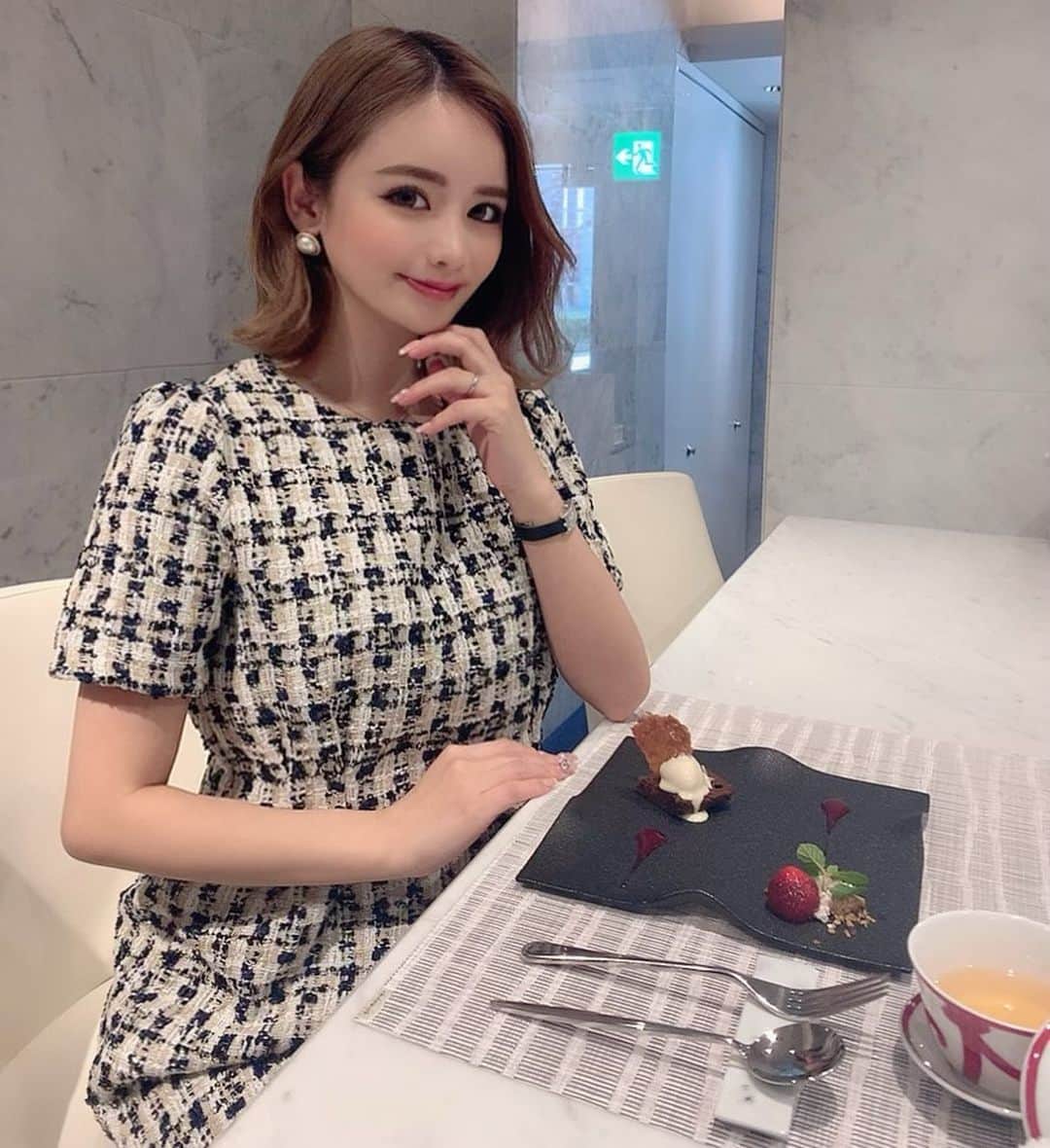 姫奈のインスタグラム：「. . 前から気になってたところ😚💓 一つ一つの料理が繊細で 目でも楽しめる♡美味しかったです🥰 . . . #pluiedete #エルメス食器」