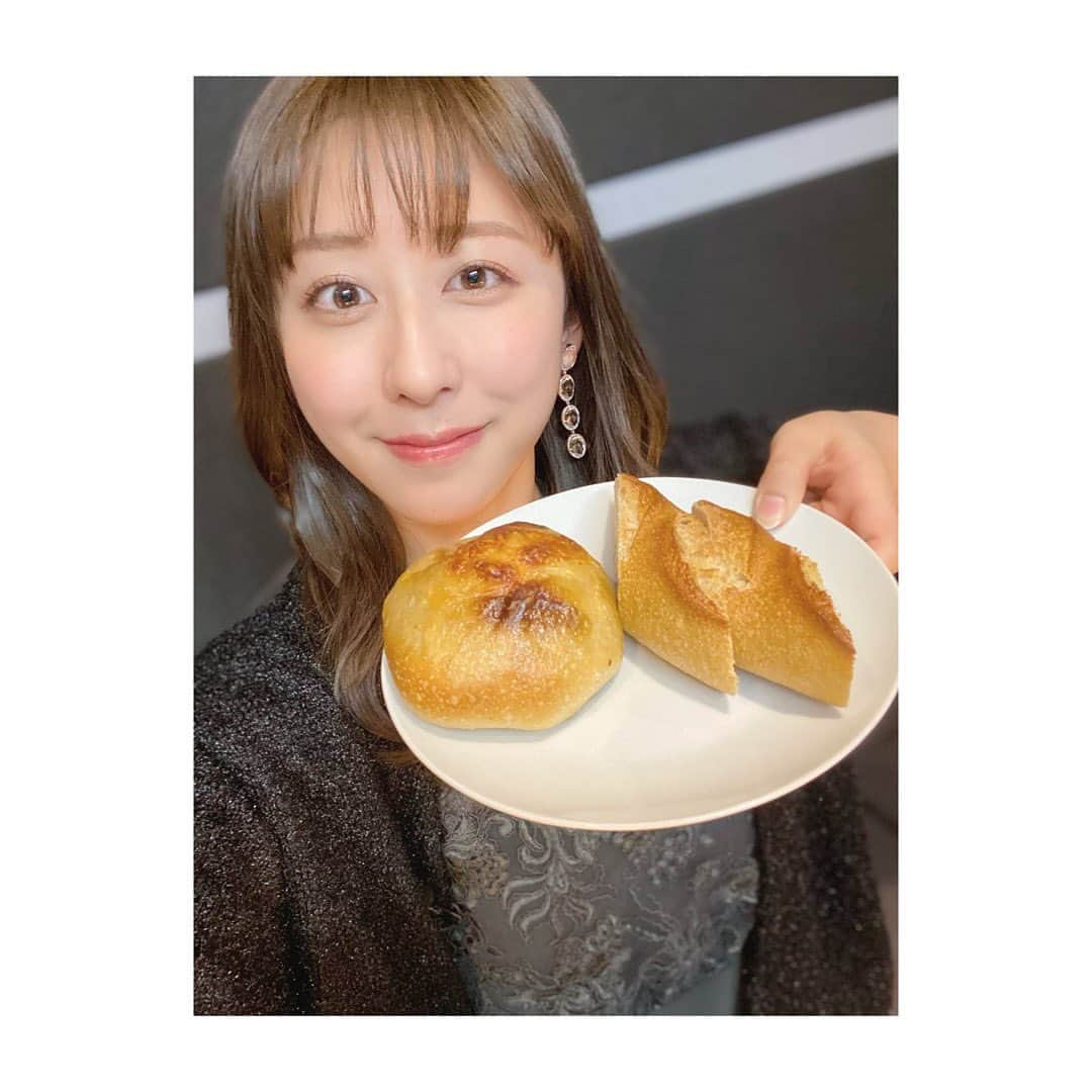 斎藤ちはるさんのインスタグラム写真 - (斎藤ちはるInstagram)「いつも秋山とパンのYouTubeでいただく 番組に登場する美味しいパン🥖 . しっかりその日や後日家族でいただいています🤤 . . #楽屋 にある #お弁当 とか #お菓子 とか #いつも #ちゃっかり #持って帰る #もったいない #精神 #そういえば #乃木坂 の頃も #いちご #みんな で #頬張りつつ #持って帰ってたな #秋山とパン #今夜2時11分から . . #斎藤ちはる#テレビ朝日アナウンサー#テレビ朝日#テレ朝#アナウンサー#秋山 さん#ロバート秋山 さん#パン#パン好き#パン屋#パン活#パンスタグラム#フランスパン#焼きチーズカレーパン」3月10日 20時38分 - chiharu_saito_ex