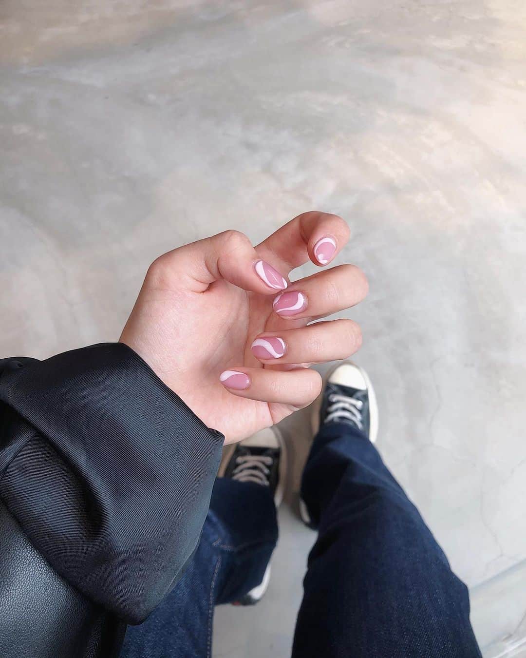 のインスタグラム：「NEW NAIL💕 春の桜をイメージしてピンクネイル💅🏻 この柄なんて言うのか分からないけど可愛いよねっ 今回もありがとうございました🌸🌸🌸 . #springnails  #spring #color #pink #pinknails  #gelnails #nails  #newcolor #new #springfashion  #春ネイル #ピンクネイル #ジェルネイル #ネイル #ネイルデザイン #春色 #ピンク #桜 #シンプル #シンプルネイル #桜色 #julistagram」