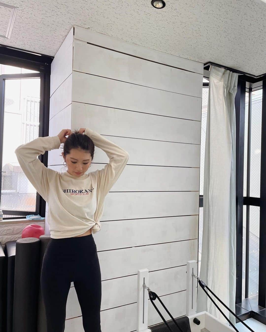 藤原菜摘のインスタグラム：「🏋️‍♀️💙 @shirokanesportsclub . いっぱい動いたしいまからオンラインヨガで 今日はぐっすり寝れそう🐏」