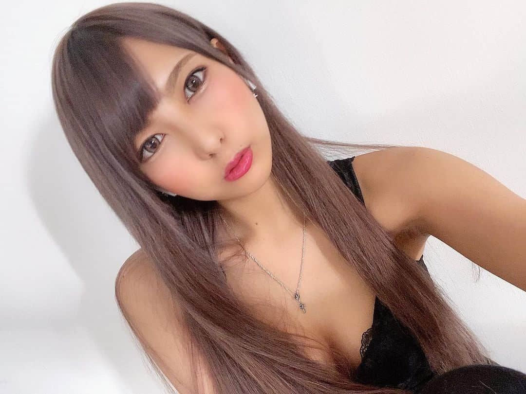 春咲りょうのインスタグラム：「🥰💚 ・ ・ ・ #りょう #エクつけました #せるふぃー」