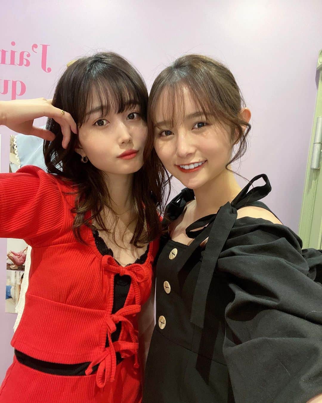 増澤璃凜子さんのインスタグラム写真 - (増澤璃凜子Instagram)「🌹🖤 . 久々のまつき！！！！！  @honeymihoney_official の展示会に行ったよ♡ エチエチな服を試着しました… 今年は赤を着たかった気分なので 着るのたのしみだなあ🍒💋 ありがとうございます🥲👏 . プライベートで久々に 友達と写真撮ったかも！嬉し！ #honeymihoney #ハニーミーハニー」3月10日 21時18分 - ririkomasuzawa