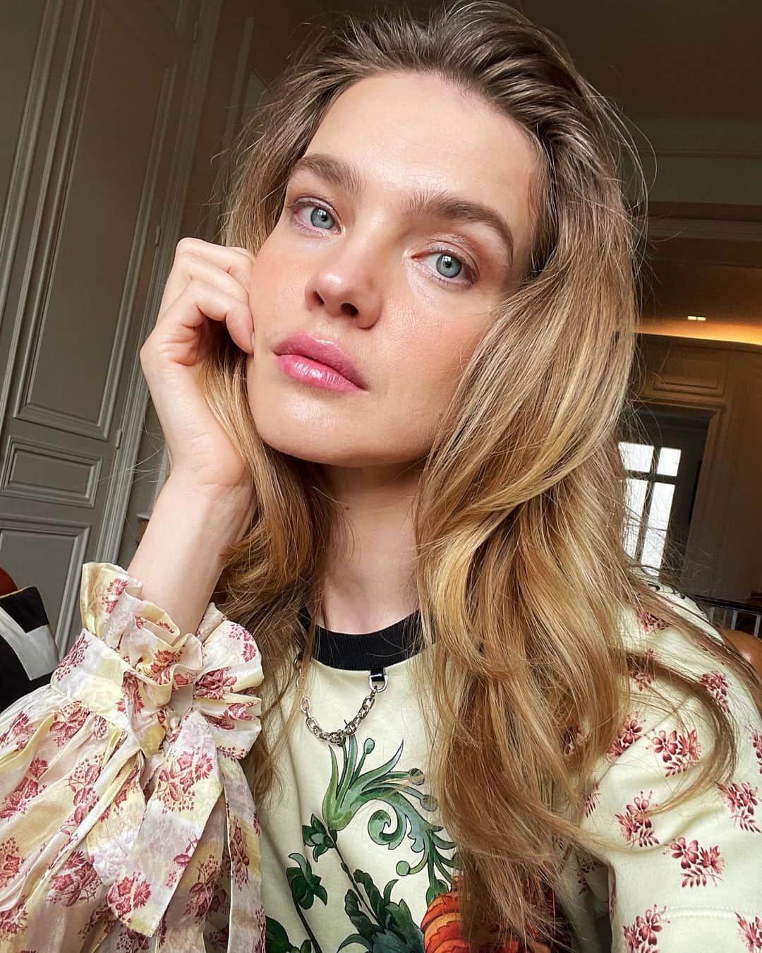 ナタリア・ヴォディアノヴァのインスタグラム：「waiting on the first digital @louisvuitton show like...🙌🏼💞💞💞 @nicolasghesquiere 🦄🦄🦄」