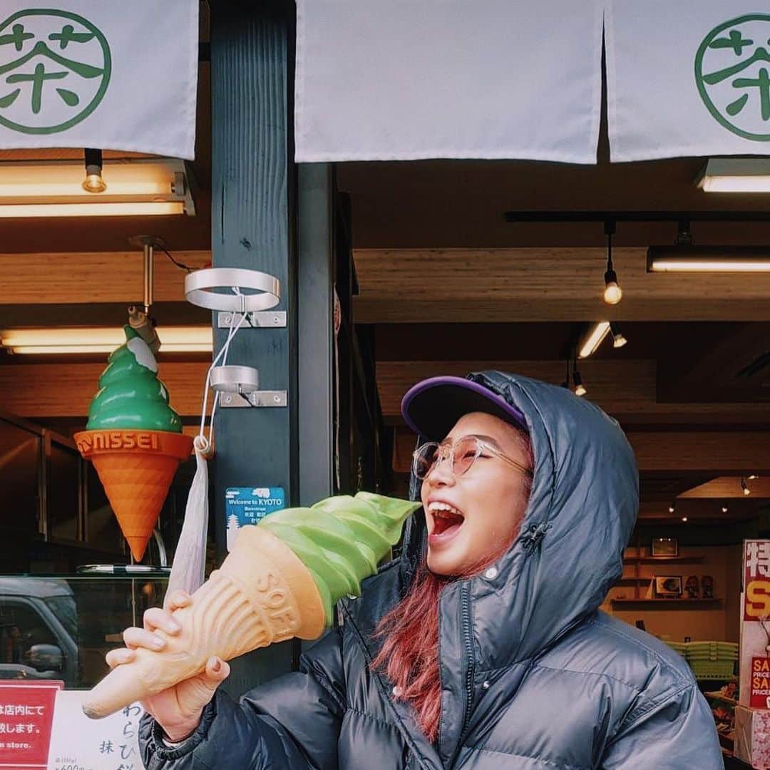 野中生萌さんのインスタグラム写真 - (野中生萌Instagram)「A matcha lover got to get a big matcha ice cream in Kyoto💚💚☺️🍨🍵 #抹茶 #京都」3月10日 21時45分 - nonaka_miho