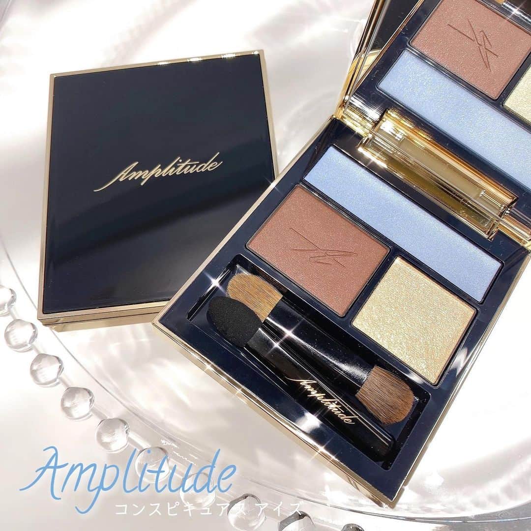 海老原りさのインスタグラム：「🏷Amplitude﻿ ﻿ ﻿ ﻿ 春コスメといえばピンクカラーが多い中で﻿ あえてのブルー×イエローのチョイス👍🏻✨﻿ ﻿ ✔︎コンスピキュアス アイズ﻿ 09 ブルーブラウン ¥7,700(税込)﻿ ﻿ ①ほのかに色めくクリームベース﻿ ②高発色の乾式シャドウ﻿ ③輝きをオンする湿式シャドウ の﻿ 3色3質感で印象深い眼差しがつくれる﻿ 人気のアイシャドウシリーズから﻿ 淡いイエロー×煌めくブルーパレットが限定発売✨﻿ ﻿ この色の組み合わせ好きだな〜🥺﻿ ﻿ ﻿ ﻿ @amplitudebeauty  2021年3月10日 meeco•伊勢丹新宿店 先行発売﻿ 2021年4月7日 岩田屋本店 数量限定発売﻿ #Amplitude#アンプリチュード#コンスピキュアスアイズ#ブルーブラウン#限定コスメ#デパコス#イセタンメイクアップパーティ#isetanmakeupparty#伊勢丹新宿店#伊勢丹新宿#isetanshinjuku#限定デザイン﻿#春メイク#春コスメ」