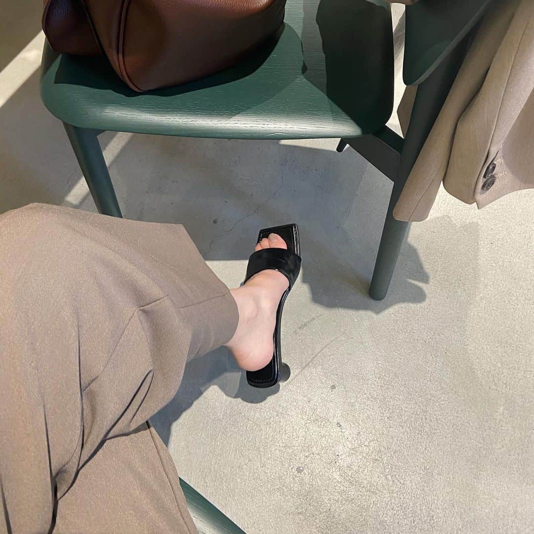 i am aiのインスタグラム：「🤎🐊👓 ㅤㅤㅤㅤㅤㅤㅤㅤㅤㅤㅤㅤㅤ 一日が瞬く間に過ぎてゆきました🙉 もくもくもくもく、、 ㅤㅤㅤㅤㅤㅤㅤㅤㅤㅤㅤㅤㅤ #ベージュコーデ #ワントーンコーデ #shoponpon」