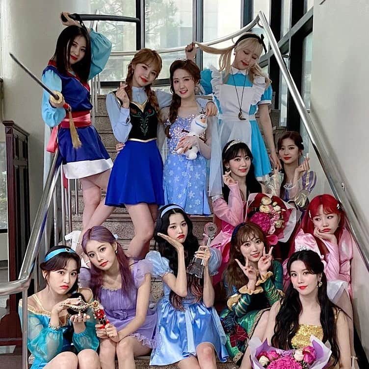 アン・ユジンのインスタグラム：「12 princesses that i’ll cherish forever 💗」