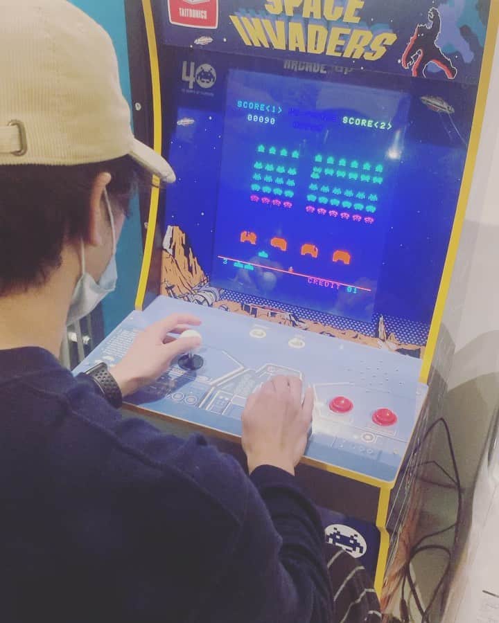 Masakiのインスタグラム：「インベーダーに夢中なだいし🎮」