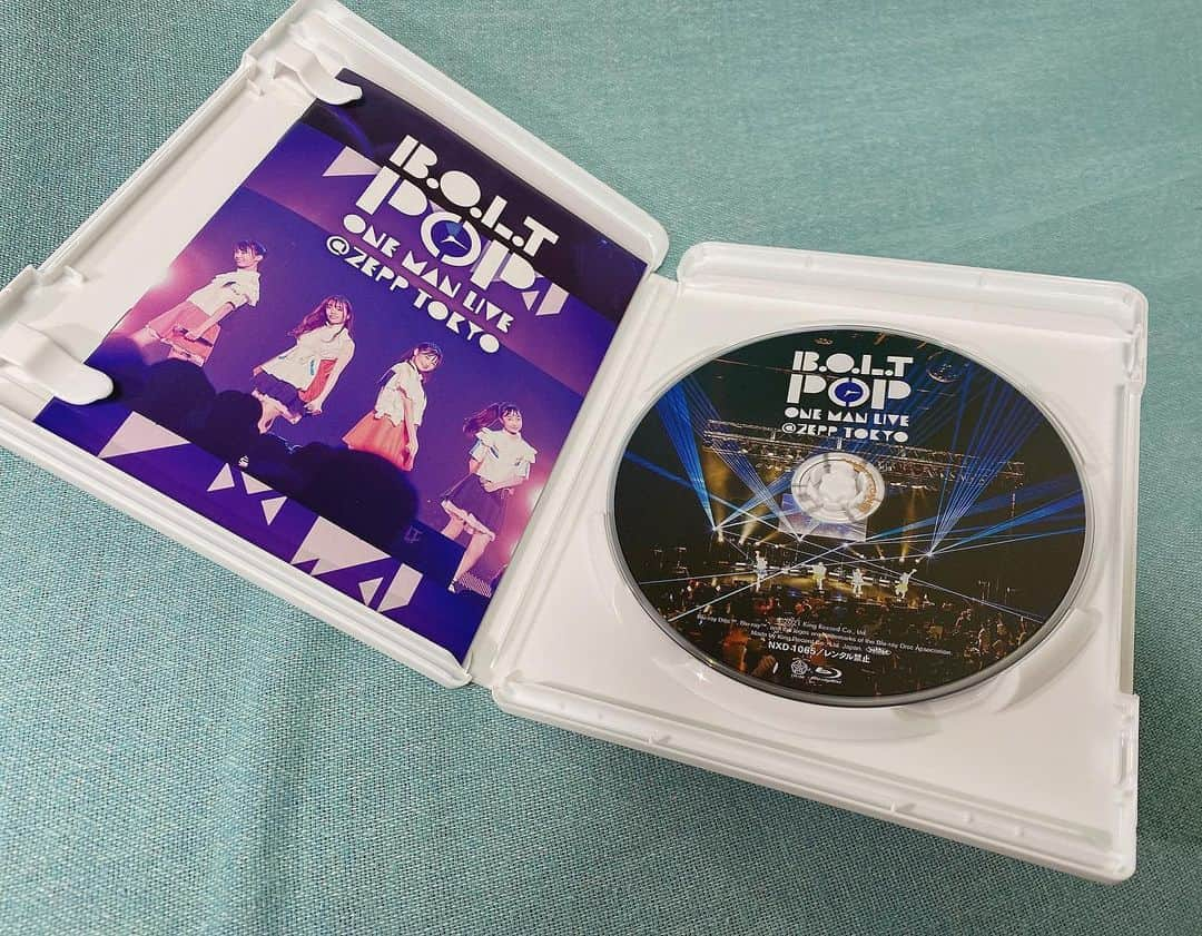 高井千帆さんのインスタグラム写真 - (高井千帆Instagram)「.﻿ 『B.O.L.T「POP」ONE MAN LIVE﻿@ Zepp Tokyo』 Blu-rayが本日発売されました💐﻿  沢山の方に支えられ、大大大好きなみんなと一緒に過ごせた あの幸せな時間を何回でも見返せるのは本当に嬉しいです。﻿ ﻿ 改めて！これからも！よろしくお願いします！！！﻿ ﻿ #ZeppでBOLT再来﻿」3月10日 22時13分 - chiho_takai_official