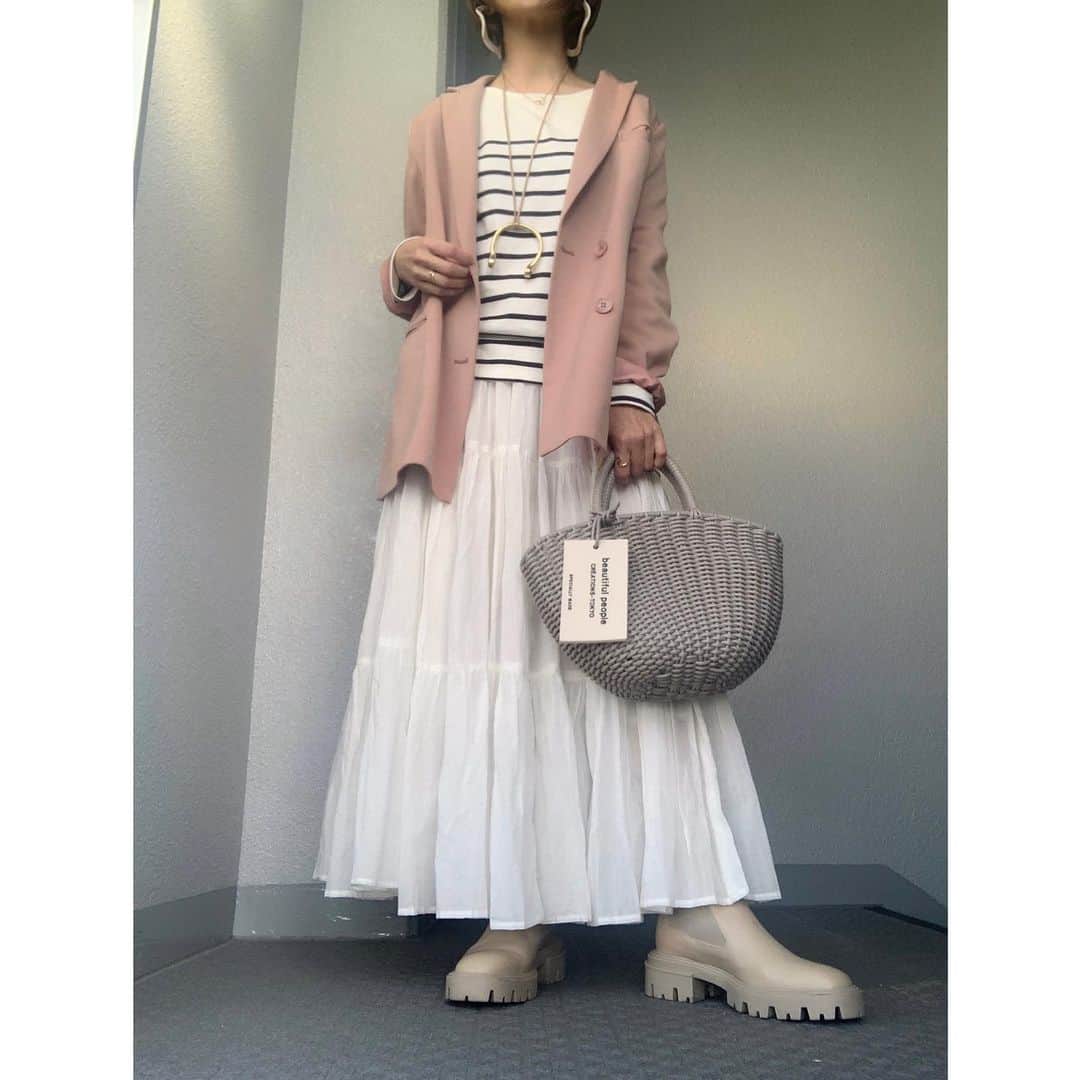chieminsさんのインスタグラム写真 - (chieminsInstagram)「本日もボーダー🦓🤍"  @pierrot_shop さんでget‧✧̣̥̇‧  プチプラなのにホント生地もしっかりしててたくさん着回せそう🤍!!  コレはかなり気に入ったので今日着てるネイビーのパネルボーダーと、もう1色イロチ買い---🤍  レイヤードしてボーダーチラ見せも可愛いぃだろうな🦓❥❥❥﻿  スカートもPierrotさんのだけど、だいぶ前のだからもうないかな…  jacket➸#ciaopanic T.skirt➸#pierrot_shop  boots➸#zara  bag➸#beautifulpeople  necklace➸#oll_kyoto #oll pierce➸#matildarose   #トップス (b1909-011399)：#pierrot #ピエロアンバサダー @pierrot_shop トップページのLinktreeの❮woomy ❯ってとこから商品ページに飛べます*⋆✈  #code  #coordinate #ootd  #pr #outfit #mylook #ママ #コーデ  #mineby3mootd #like4like #お洒落さんと繋がりたい #ビュースタグラマー #ponte_fashion #chao_app  #156cm！#156cmコーデ  #ショート #ショートヘア #ショートボブ」3月10日 22時09分 - chery0131