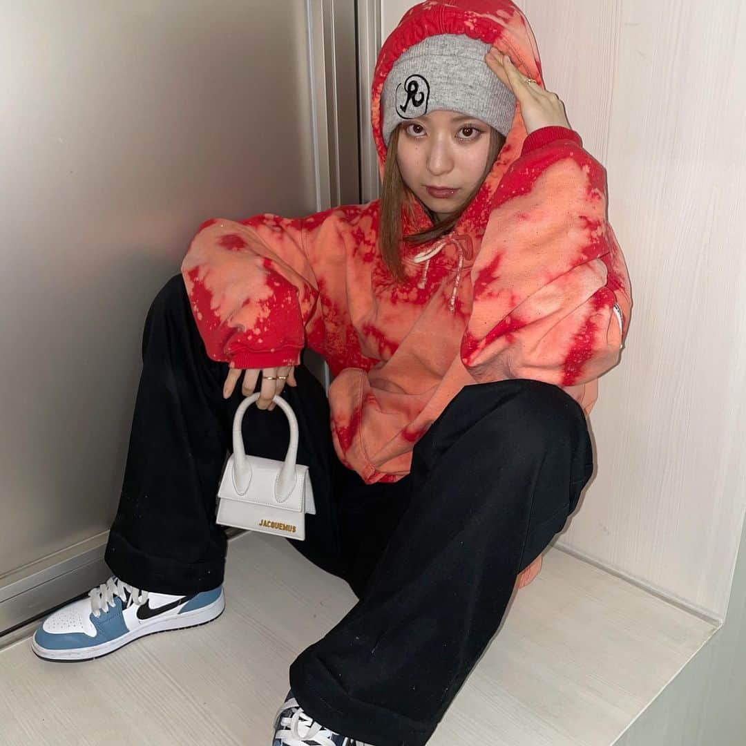 安田乙葉のインスタグラム：「まりんちゃんこーで🔥🔥  最近綺麗めコーデしがちだったから新鮮でテンション上がった🥴👍  #japan #tokyo#fukuoka #kumamoto #おとちゃんこーで#fashion #nike #スニーカーコーデ」