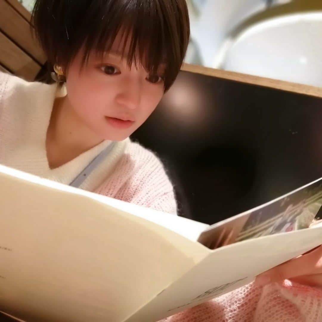 小林涼子さんのインスタグラム写真 - (小林涼子Instagram)「. 真剣に考えるほど 口があいて 熱くなった想いの分だけ 身振り手振り大きめ （撮影時のみマスク外してます😷） 🙌 明日3月11日、18時15分より 大阪中央公会堂にて Earth Friendship Festival さん主催 「ひとりじゃない」上映会に参加させて頂きます。 東日本大震災から10年、今私に出来る事を少しでも… と思っています。 🌍 また同日LAにて開催される JAPAN FILM FESTIVAL 東北大震災10周年メモリアル映画上映作品にも 選んでいただきました。 よかったら、見ていただけたら嬉しいです。 🌍 #東日本大震災 #東日本大震災を忘れない #ひとりじゃない #宮城県登米市豊里」3月10日 22時25分 - ryoko_kobayashi_ryoko