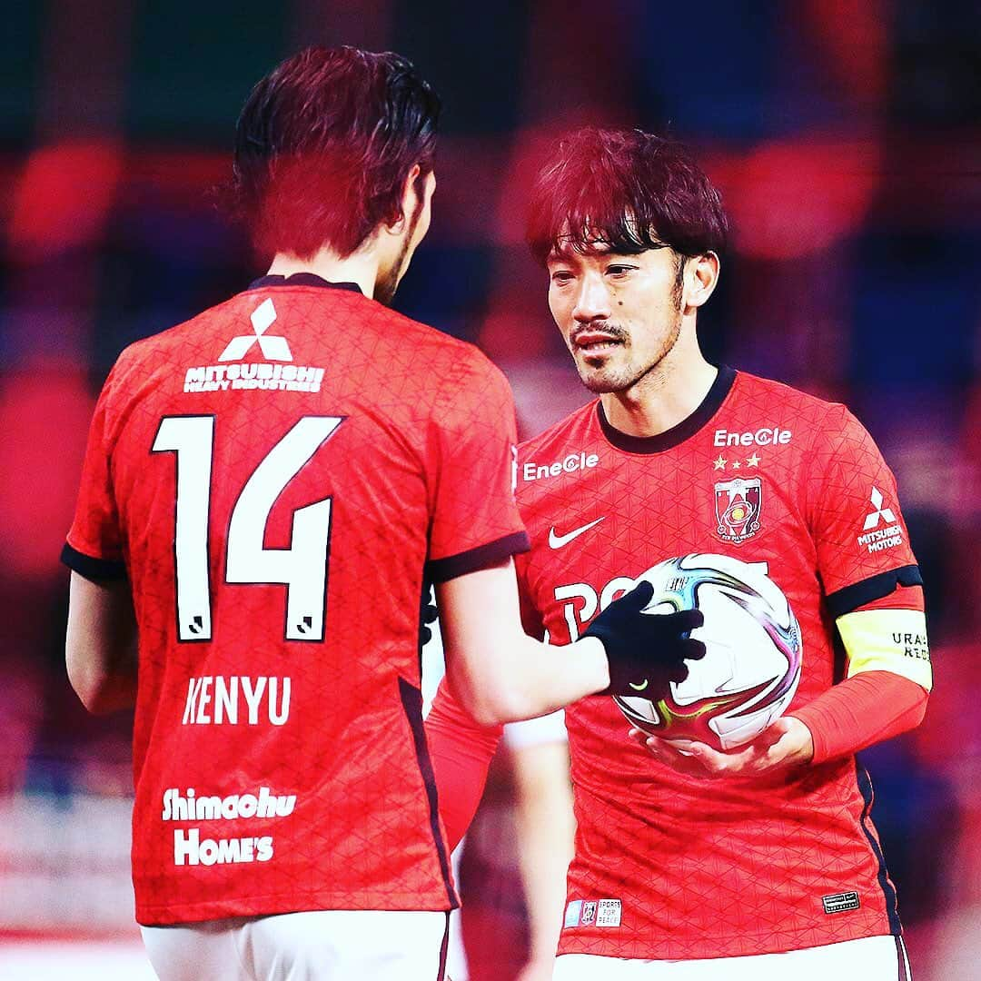 浦和レッドダイヤモンズさんのインスタグラム写真 - (浦和レッドダイヤモンズInstagram)「3.10 vs 横浜FC ボールで伝えるメッセージ。  #阿部勇樹 #杉本健勇 #ONEHEARTTOGETHER #urawareds #浦和レッズ #wearereds」3月10日 22時26分 - urawaredsofficial