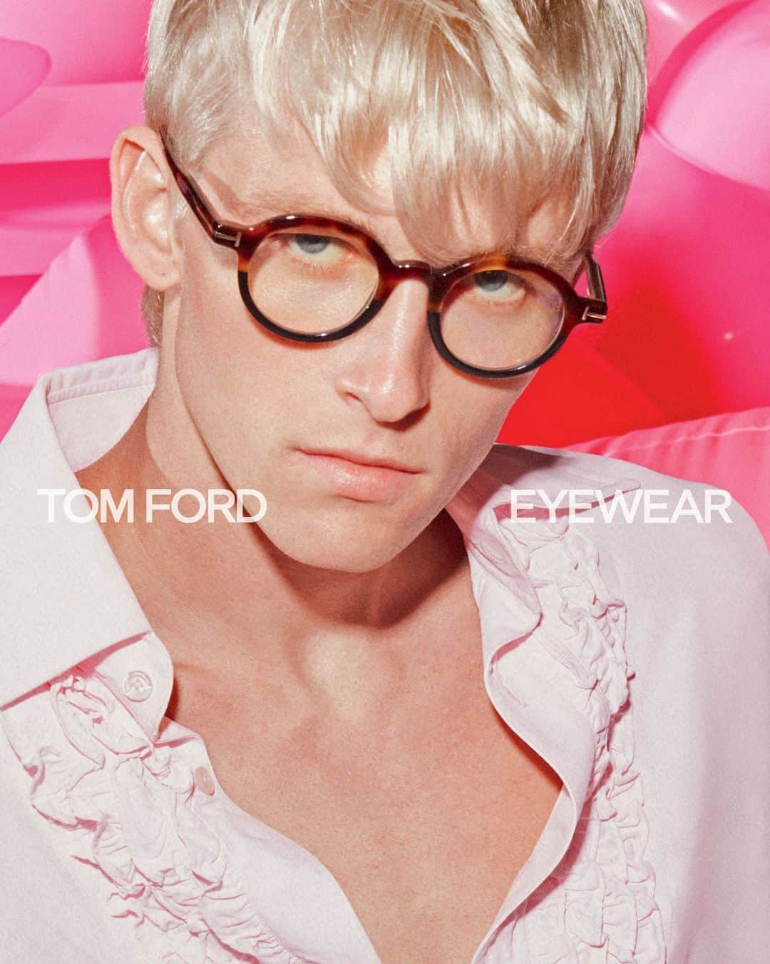トムフォードさんのインスタグラム写真 - (トムフォードInstagram)「Discover the Eyewear from the TOM FORD SS21 Campaign. Shot by Tom Ford. #TOMFORD #TFEYEWEAR」3月10日 23時17分 - tomford