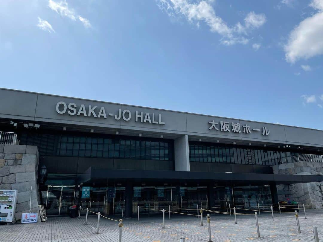 Little Glee Monsterさんのインスタグラム写真 - (Little Glee MonsterInstagram)「Little Glee Monster Arena Tour 2021 “Dearest”✨  大阪城ホール、初日ありがとうございました🏯 久しぶりに関西のみなさんにお会いでき、楽しい時間を共有できました！！  明日は、開場中の17:30ごろより「ちちんぷいぷい」スペシャルコラボがあります！ ご来場の方はお早めにお入りください！  よろしくお願いします🎤🎤🎤🎤🎤  #リトグリ #ライブ #リトグリDearest  #リトグリ_余韻」3月10日 23時25分 - littlegleemonster_official