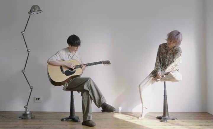 田口恵人のインスタグラム：「Lucky Tapes - Blue feat. @kojikoji__i2 （Acoustic ver.） オフィシャルセッションMusic VideoがYouTubeにて公開されました！  ミテネ☺️🌵  #luckytapes  #kojikoji  #musicvideo」