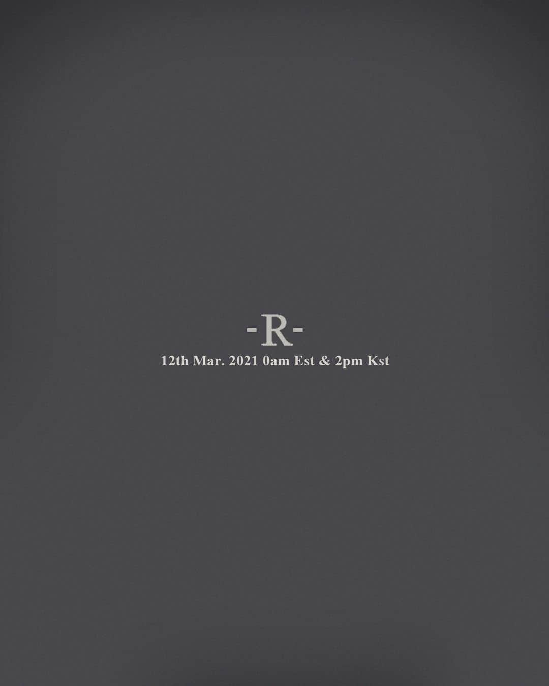 BLACKPINKさんのインスタグラム写真 - (BLACKPINKInstagram)「#ROSÉ #로제 #BLACKPINK #블랙핑크 #FirstSingleAlbum #R #TITLE #OnTheGround #D_1 #March12th_0amEST #March12th_2pmKST #RELEASE #YG」3月11日 0時00分 - blackpinkofficial