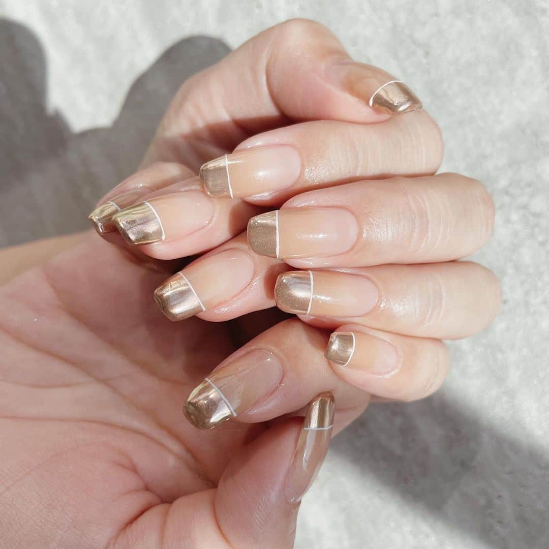 池田沙代のインスタグラム：「#ミラーフレンチ お気に入りでリピートしたっ🧡 @inthink  . . . #nail #nailart#nailsalon#ミラーネイル#フレンチネイル#ネイル#newnail#シンプルネイル#ミラーフレンチネイル#inthink#ネイルサロン#渋谷#原宿」