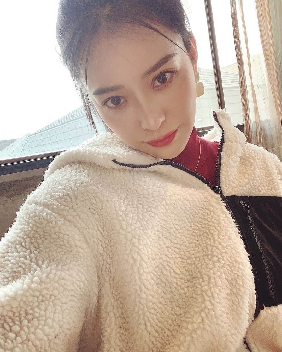 のインスタグラム：「3/20（祝土）はzoomマンツーイベント開催です！ 14時半から21時まで開催していますので、ご都合良ければぜひ参加お願い致します☺️💐 最新式チェキもゲットしたのでチェキのクオリティーがグンっ！と上がりました🎉 新カレンダーの発売もございます☺️ 予約URLはストーリーに貼ります🌸 お話しできるのを楽しみにしています✨ よろしくお願い致します💓」