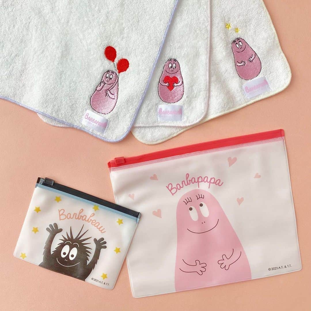 のインスタグラム：「PLAZA・MINiPLA限定アイテム❣️抗菌加工の生地で作られたタオルハンカチと、抗菌仕様のポーチ2個セットです💓タオルハンカチはふんわりやわらかな肌触りの「今治」品質☺️抗菌ポーチは、予備のマスクやティッシュなどの持ち歩きに便利です🙆‍♀️✨  バーバパパ 抗菌タオルハンカチ 各¥902(税込) 抗菌ポーチ2枚セット ¥1,430(税込)  #BARBAPAPA #バーバパパ #タオルハンカチ #ポーチ #抗菌 #PLAZA #プラザ #MINiPLA #ミニプラ @plazastyle」