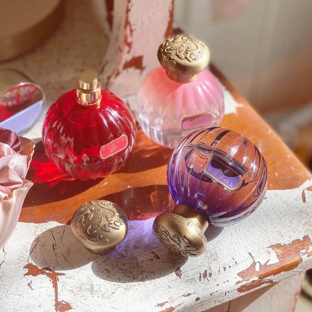 のインスタグラム：「Women's Day SWEEPSTAKES 💫 ⁠⁠ ⁠⁠ We're not done celebrating #InternationalWomensDay yet!⁠⁠ ⁠⁠ Enter for a chance to win an Eau de Parfum of your choice, and discover your new empowering signature scent. Enter now using the link in our bio.⁠⁠ ⁠⁠ No purchase necessary to enter or win. Eligible to U.S. residents 18+. See official rules using the link in our bio.⁠⁠ ⁠⁠ ⁠⁠ ⁠⁠ ⁠⁠ ⁠⁠ #tocca #scents #eaudeparfum #fragranceoftheday #scentoftheday #stayfresh #perfume #fragrance #luxury #musthave #treatyoself #treatyourself #luxurylife #beauty #parfum #perfumeoftheday #nicheperfume #instalove #giftguide #giftsforher」