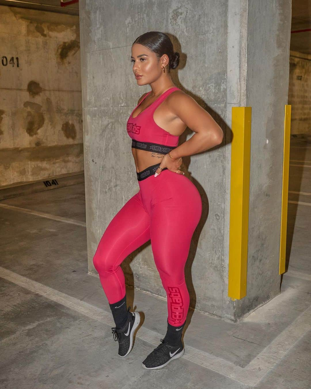 Katya Elise Henryさんのインスタグラム写真 - (Katya Elise HenryInstagram)「#teamEHP @ehplabs 💓 - - for all my favorite supplements & cute gym apparel, check out www.ehplabs.com & don’t forget to use my code KATYA10 to save money off of your order 👊🏽」3月11日 4時59分 - katyaelisehenry