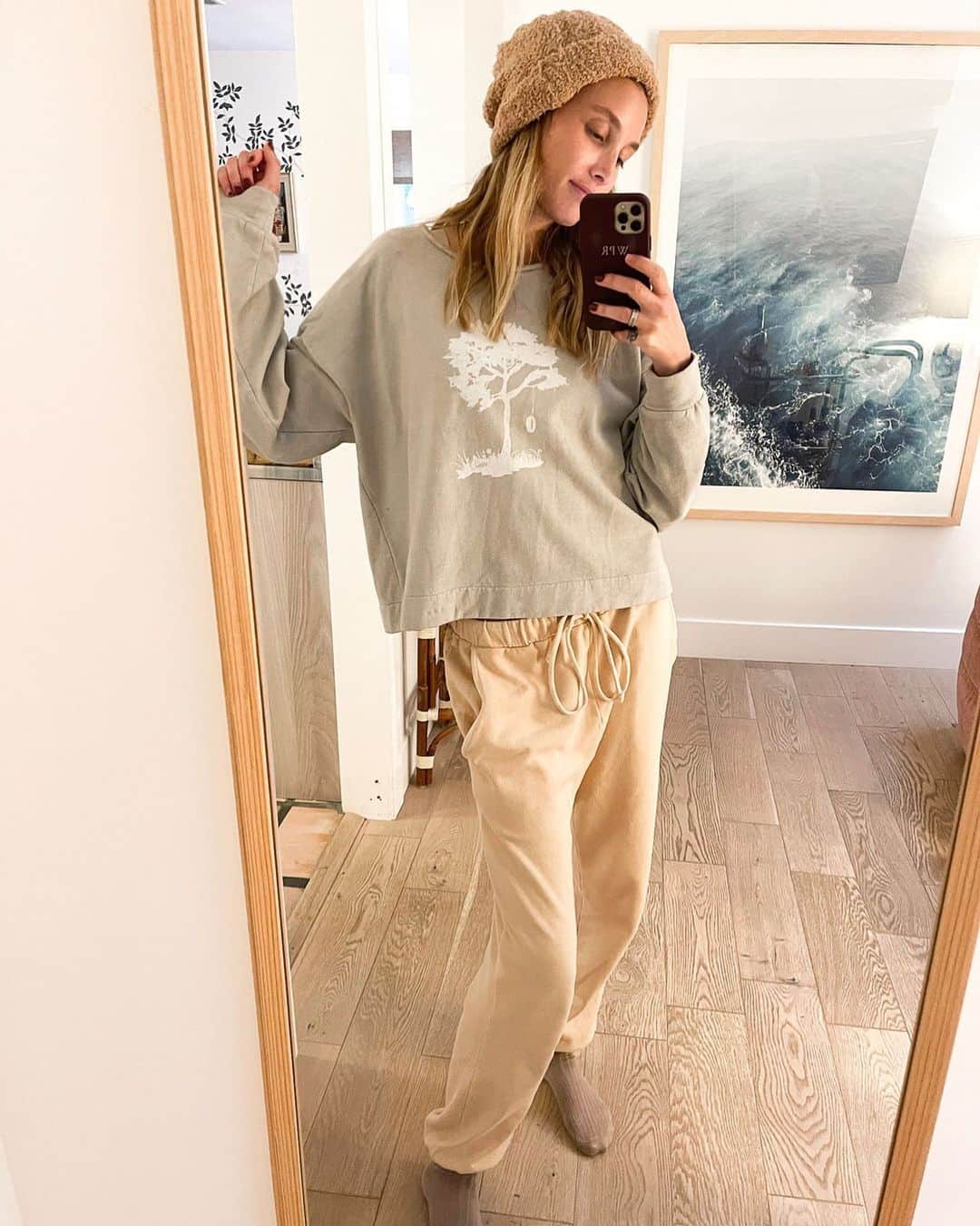 ホイットニー・ポートのインスタグラム：「A little sneak peek of @COZECO!  Launching in April. Committed to consciously made, purposefully designed, COZe essentials, crafted from eco-friendly & sustainable fabrics. We’re passionate about reducing our environmental impact by prioritizing no excess waste–that means limited quantities of the clothing we make. Conscious. COZe. Basics. I am loving every second of this process. The fit and colors here aren't final, but thoughts??」