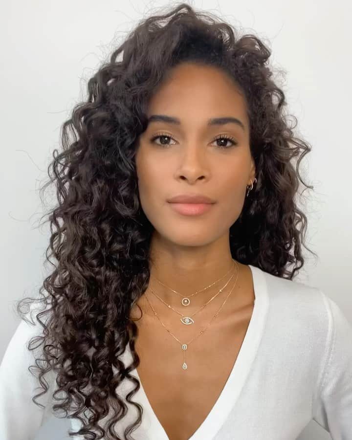 シンディ・ブルーナのインスタグラム：「I have a message for you 🤎」