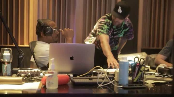 のインスタグラム：「HBD, ya 🐐!!!! Love you, brother! @timbaland 👑👀」