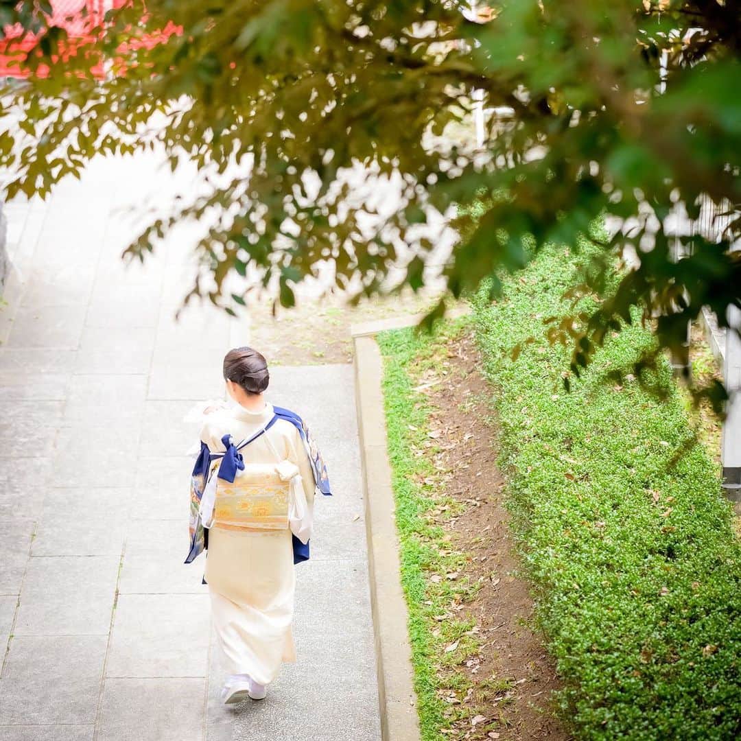 透水さらさのインスタグラム：「先日のお宮参り🌸 素敵なお写真撮っていただきました🌸﻿ ﻿ ﻿ 娘の従姉妹達も来てくれてにぎやかなお宮参りになりました☺︎﻿ ﻿ ﻿ 健やかな成長を願って🙏﻿ ﻿ ﻿ #お宮参り #初参り #フォトグラファー　さん #母の手作り　のセレモニー服」
