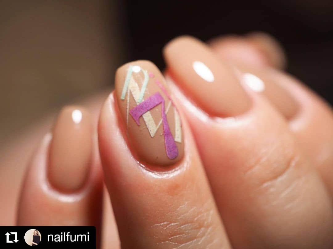 エリコネイルさんのインスタグラム写真 - (エリコネイルInstagram)「. リポスト失礼します🙏 . Fselection produce by @nailfumi  . F616 ミラ 上品カラーなのでワンポイントアートが引き立ちます😍 . fumi先生（ @nailfumi ）いつもありがとうございます🙇‍♀️ . #morecouture #MoreGel #モアクチュール #モアジェル #Fselection    #Repost @nailfumi • • • • • • . いつもネイルの話が出ない ネイリストちゃんw バンタン縛りか？？？ww😂 . @morecouture_jp F616 ミラ . ＠tsumekira @maki_art_ フォントのステッカー！オシャレ😘 . .  #nail#nails#nailsalonf#nailartist#nailcolorist#nailfumi#ebisu#恵比寿ネイルサロン#ネイル#plusone#onecolor#tokyonailstyle#gelnail#ongles#onglesengel#nagel#unghia#指甲#гвоздь#маникюр#日本美甲#네일#OLYMPUS#nailphoto」3月11日 11時03分 - morecouture_jp