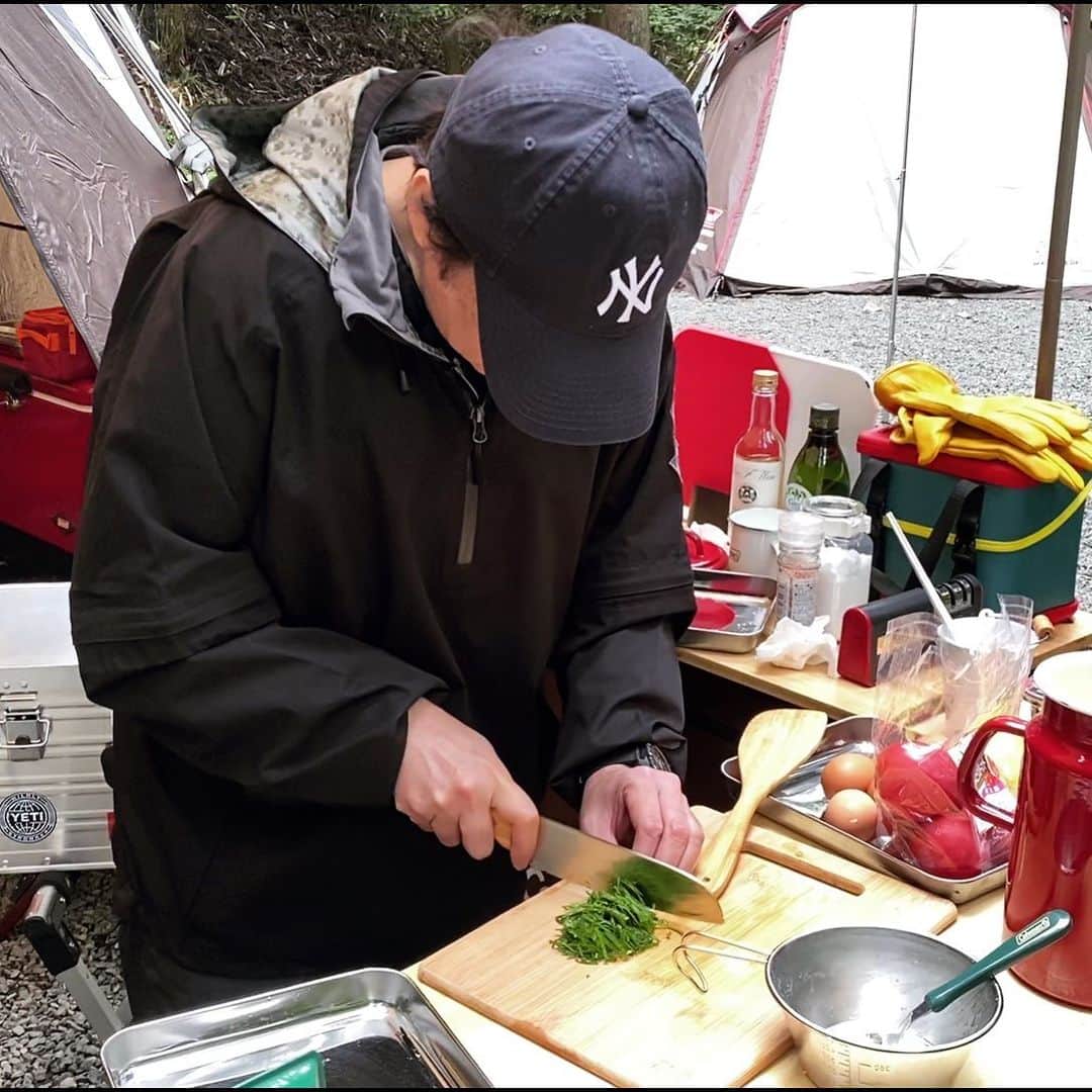 植草克秀のインスタグラム：「大葉。  パクチーとかみょうがとかはダメだけど、大葉は食べれるよ。  #植草克秀  #katsuhideuekusa  #キャンプ #キャンプ飯」