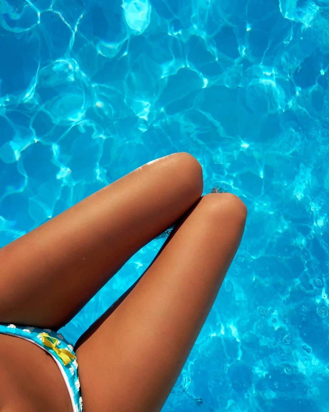 ACOさんのインスタグラム写真 - (ACOInstagram)「LOVE and PEACE 🦋🦋🦋✨  #ビキニ #水着 #海 #夏 #プール #ビーチ #リゾート  #bikini #bikinigirl #bikinis #pool #beach #bikinilife#bikinilovers #海外#summer #bikinimodel #旅行#南国 #タビジョ#ハイフ #海外旅行 #宅建 #宅建合格 #ダイエット#ボディメイク#美容#ブラジリアンビキニ #ヨガ」3月11日 12時04分 - acobikini