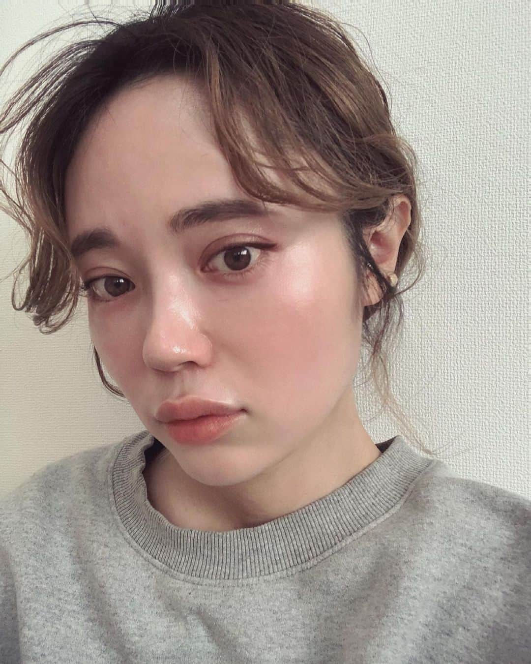 島居玲子のインスタグラム：「念願の人生 初、パーマ👐🏼🤍  @yanagihara_hiroki  @soie.official  ありがと👩🏼‍🦱」