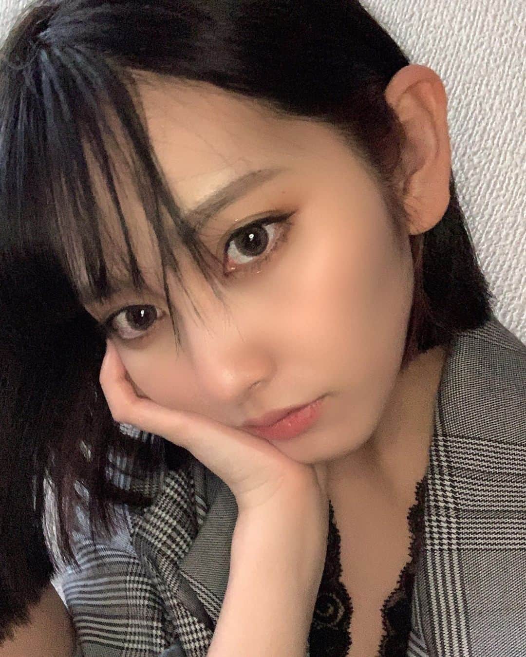 夏目まどかさんのインスタグラム写真 - (夏目まどかInstagram)「髪の毛切っちゃった✂️インナーカラーはピンク❤初😈 #me #selfie #japanesegirl #インナーカラー」3月11日 21時38分 - madyonnn