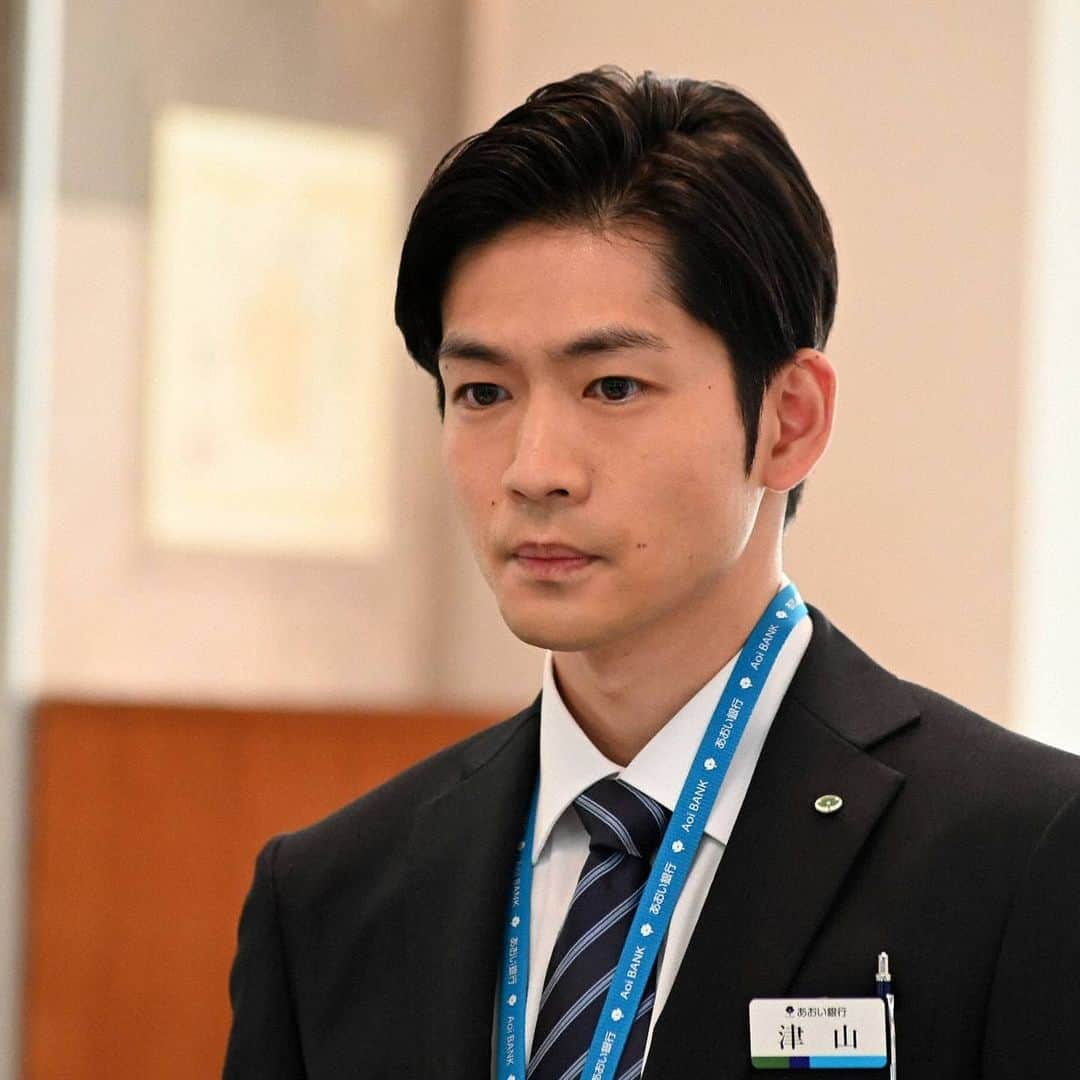 知ってるワイフのインスタグラム：「／ #知ってるワイフ 10話まで まもなく❗ ＼  その前に… “知ってる”と役立つ⁉️ 　　　　　10話🔑ポイント  元春(#大倉忠義)が 大事件に巻き込まれた！  大喧嘩したままの 津山(#松下洸平)の行動とは？  そして、小池(#生瀬勝久)の手には まさかの……‼️」