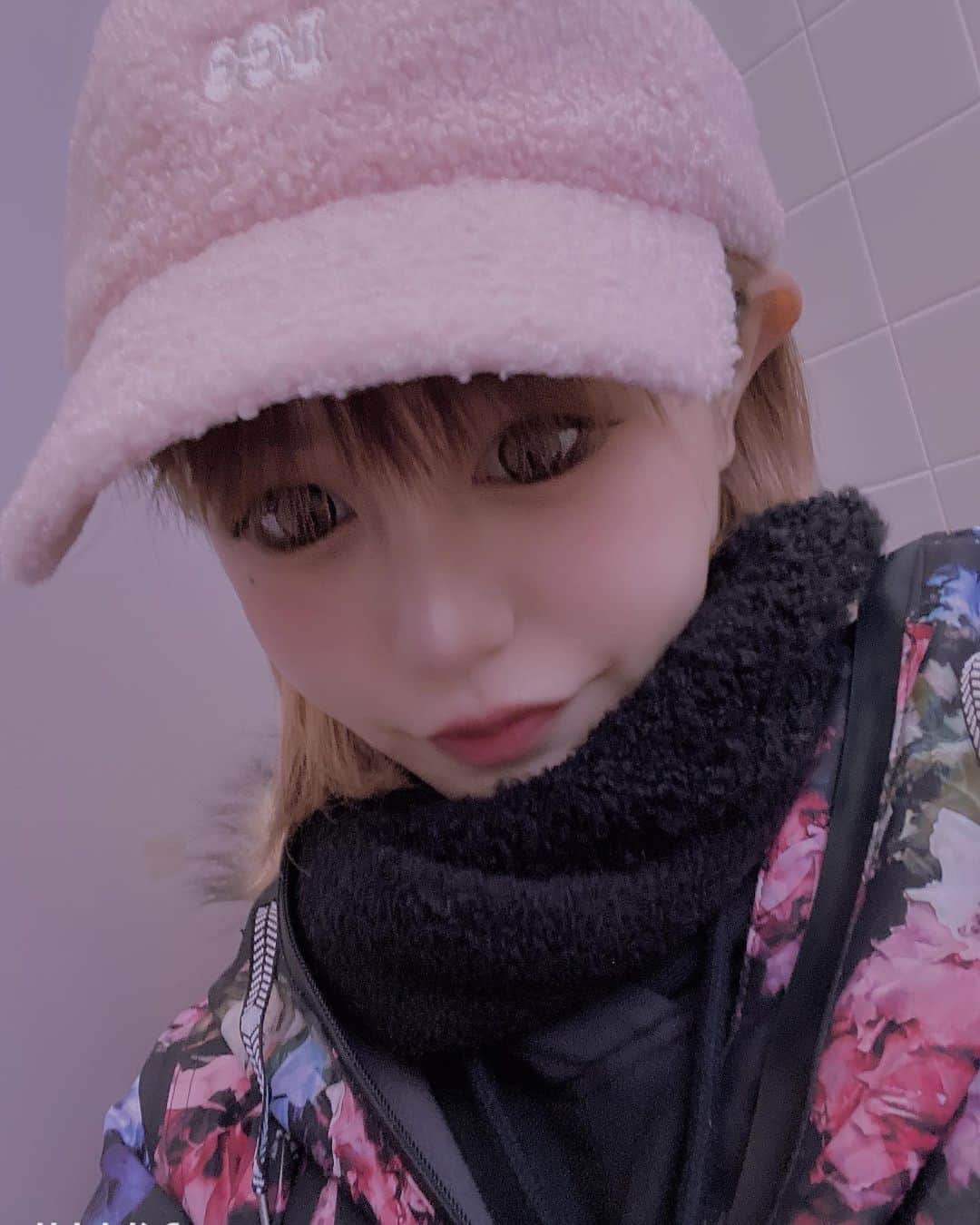 りこぴのインスタグラム：「ボード上手になりたいな🏂❄️️ 加工強くてもはや誰w」