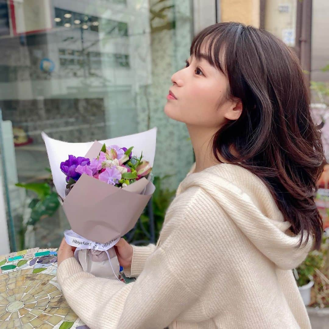 奥原ゆきのさんのインスタグラム写真 - (奥原ゆきのInstagram)「. 花束みたいな‥💬  このモザイクタイルテーブル可愛いよね💕 . . #ニットパッカー #モザイクタイル」3月11日 22時18分 - yukino_okuhara