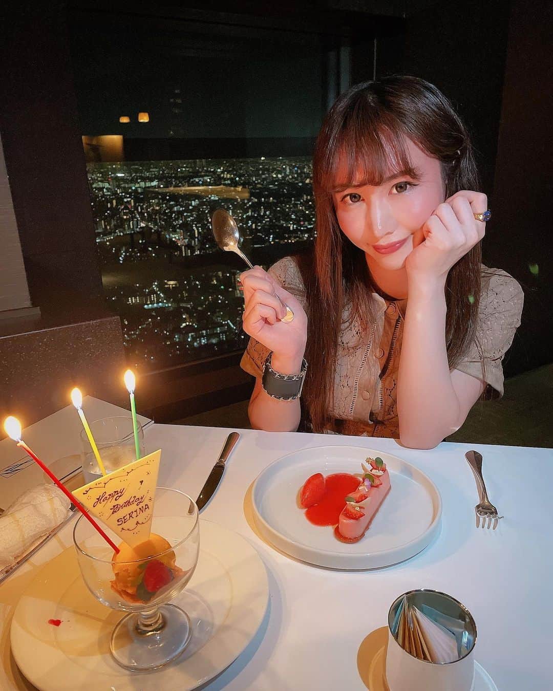 橘芹那さんのインスタグラム写真 - (橘芹那Instagram)「#hbd🎂 #dinner #parkhyatttokyo   Beautiful sweets and Shinjuku's night view💕💕 My age is Secret🤫㊙️  #instagood #luxuryhotel #tokyohotel #tokyo #shinjuku #nightview #cakestagram #sweets #japanesegirl #transwoman #model #me」3月11日 22時24分 - serinyangram