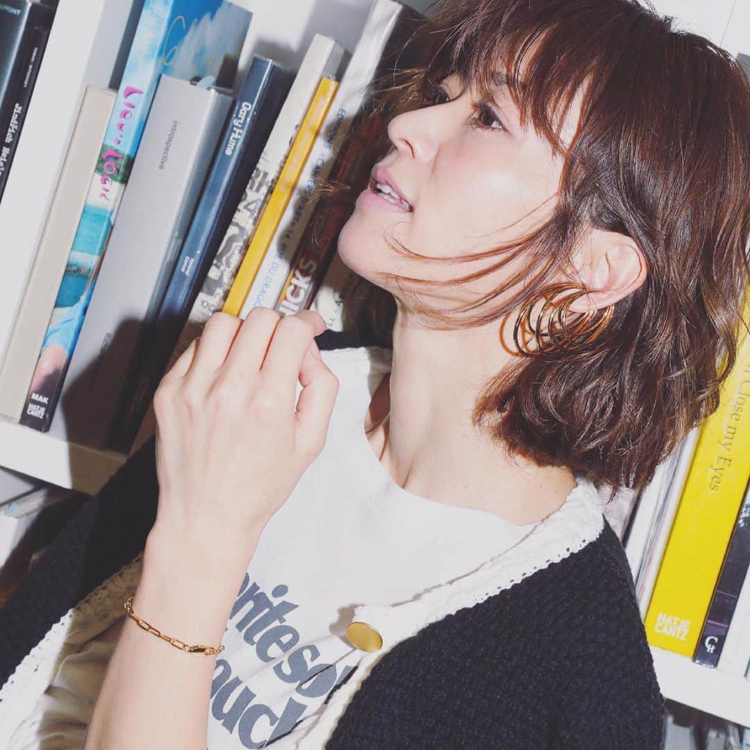 畑野ひろ子のインスタグラム：「@story_love40 アザーカット Photographer 倉本ゴリ hairmake 森ユキオ stylist 竹村はま子」